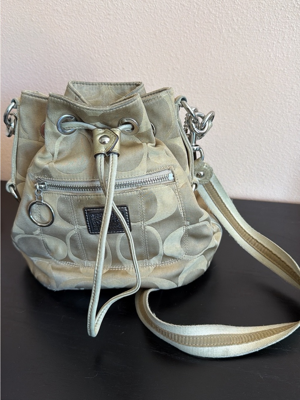 Coach Poppy Signature Drawstring bucket bag - beige